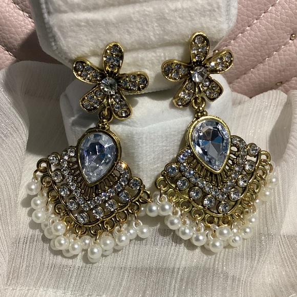 Antique Gold Vintage Style Elegant Sparkly Flower Drop Pearl Tassel Drop Earring - Picture 15 of 16